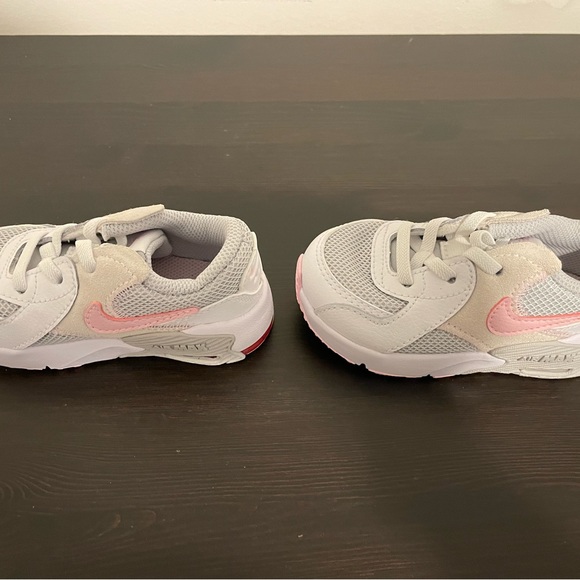 Toddler size 6 Nike AirMax, never been worn. - Picture 2 of 2